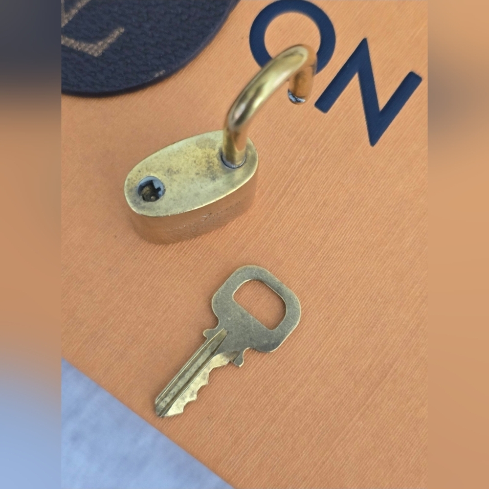 💛Louis Vuitton Gold Lock & Key Set💛 - Picture 12 of 12